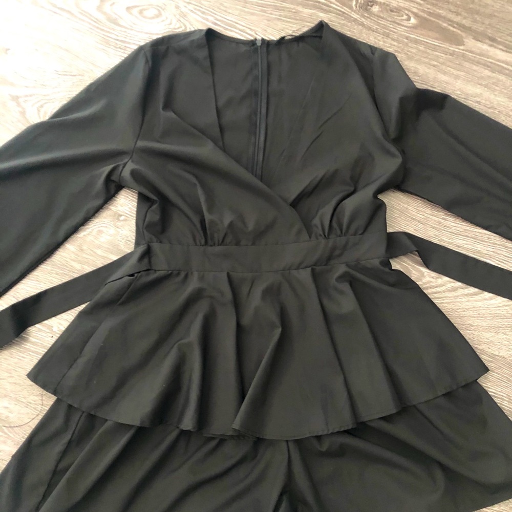 Black Longsleeve romper - Picture 2 of 3